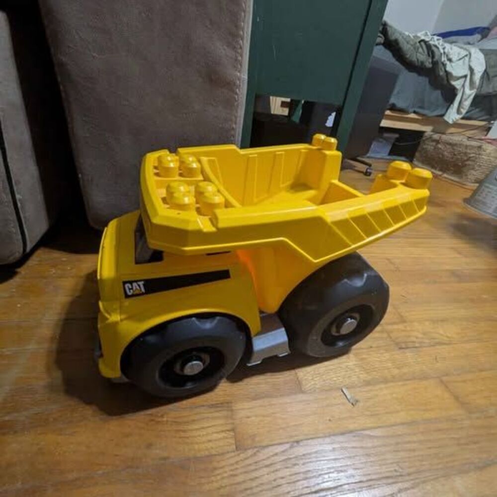 Mega Block Cat Dump Truck